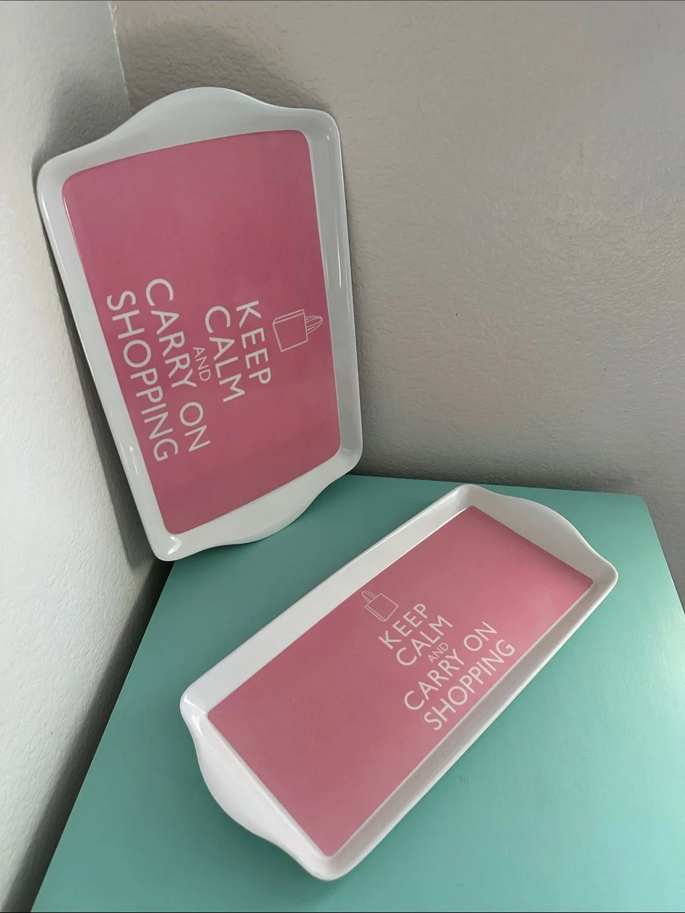 Home Essentials Set of 2 rectangular melamine serving trays ‘Keep Calm&Carry On’